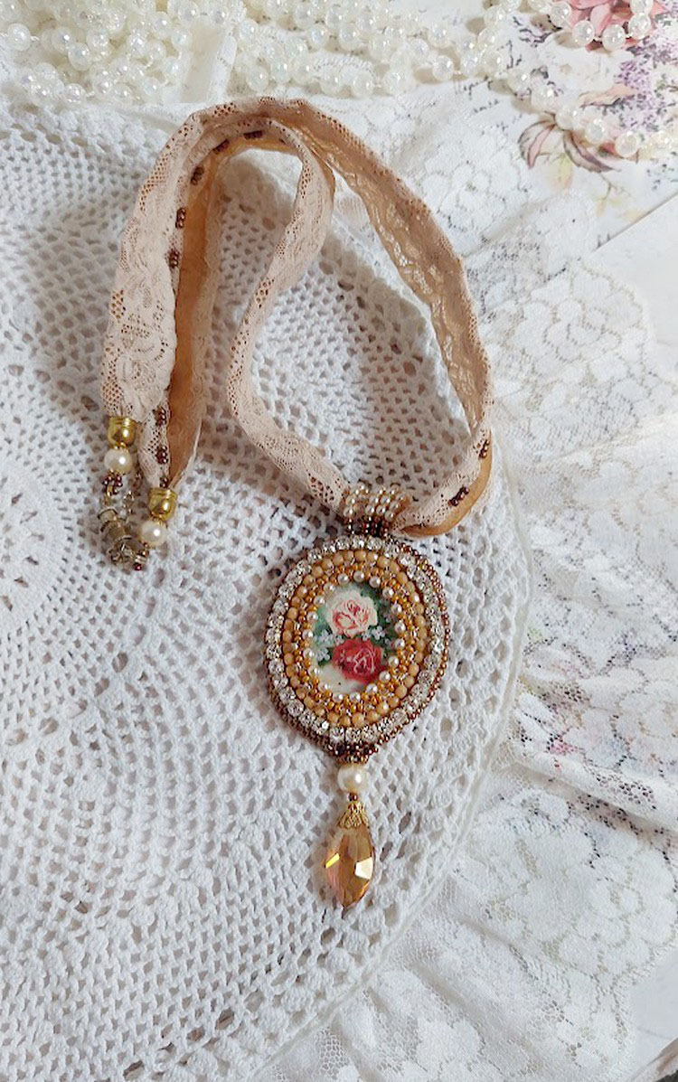 Reflets de Rosée hanger ketting, parels, Swarovski kristal en kant.