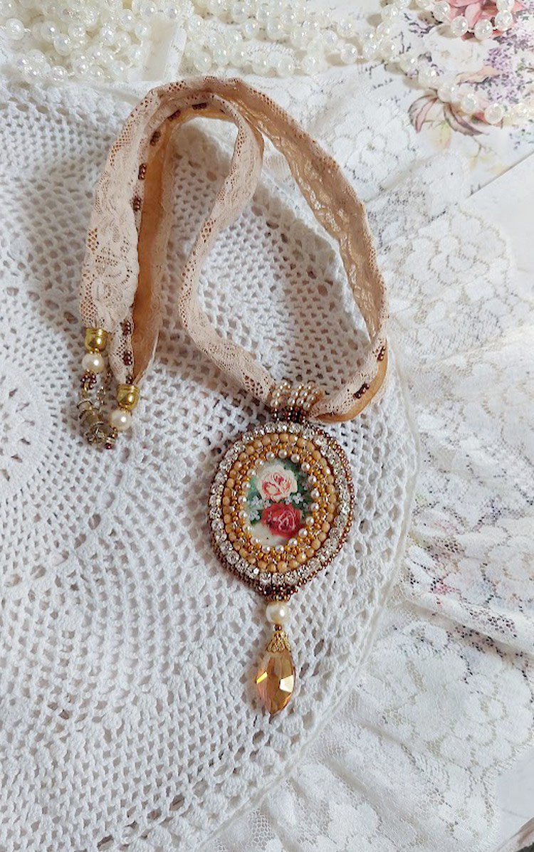 Reflets de Rosée hanger ketting, parels, Swarovski kristal en kant.