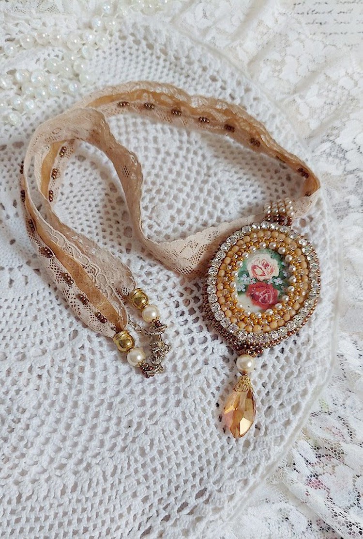 Reflets de Rosée hanger ketting, parels, Swarovski kristal en kant.