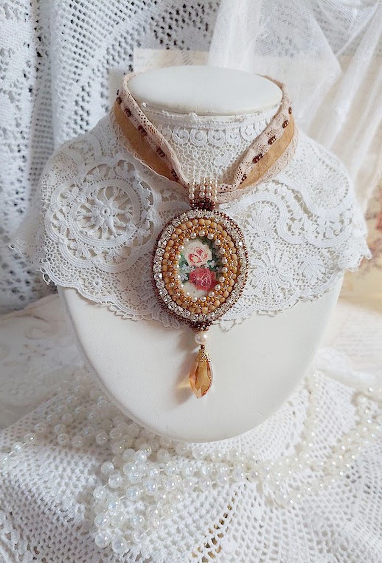 Reflets de Rosée hanger ketting, parels, Swarovski kristal en kant.