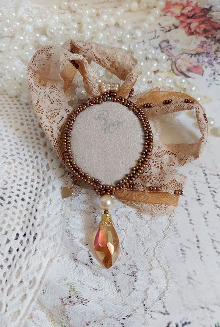 Reflets de Rosée hanger ketting, parels, Swarovski kristal en kant.