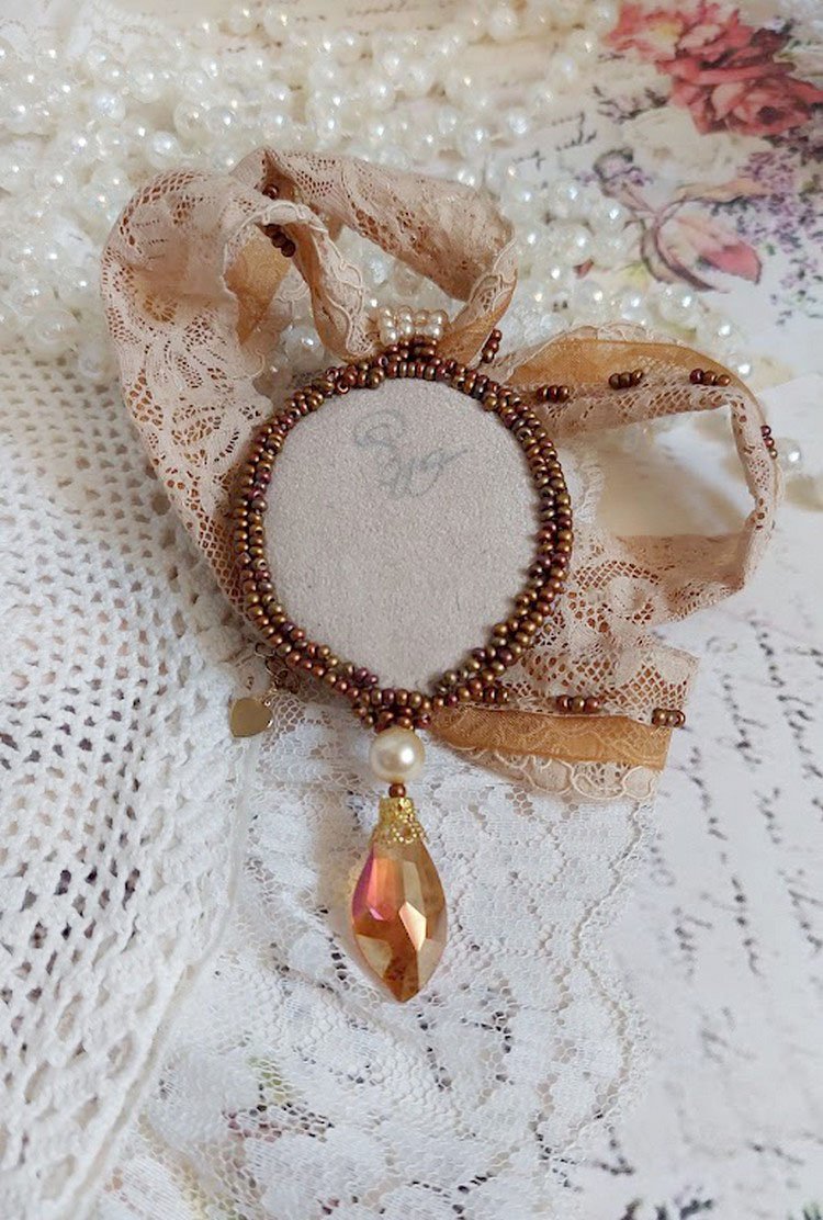 Reflets de Rosée hanger ketting, parels, Swarovski kristal en kant.