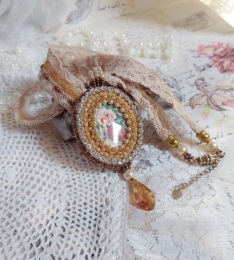 Reflets de Rosée hanger ketting, parels, Swarovski kristal en kant.