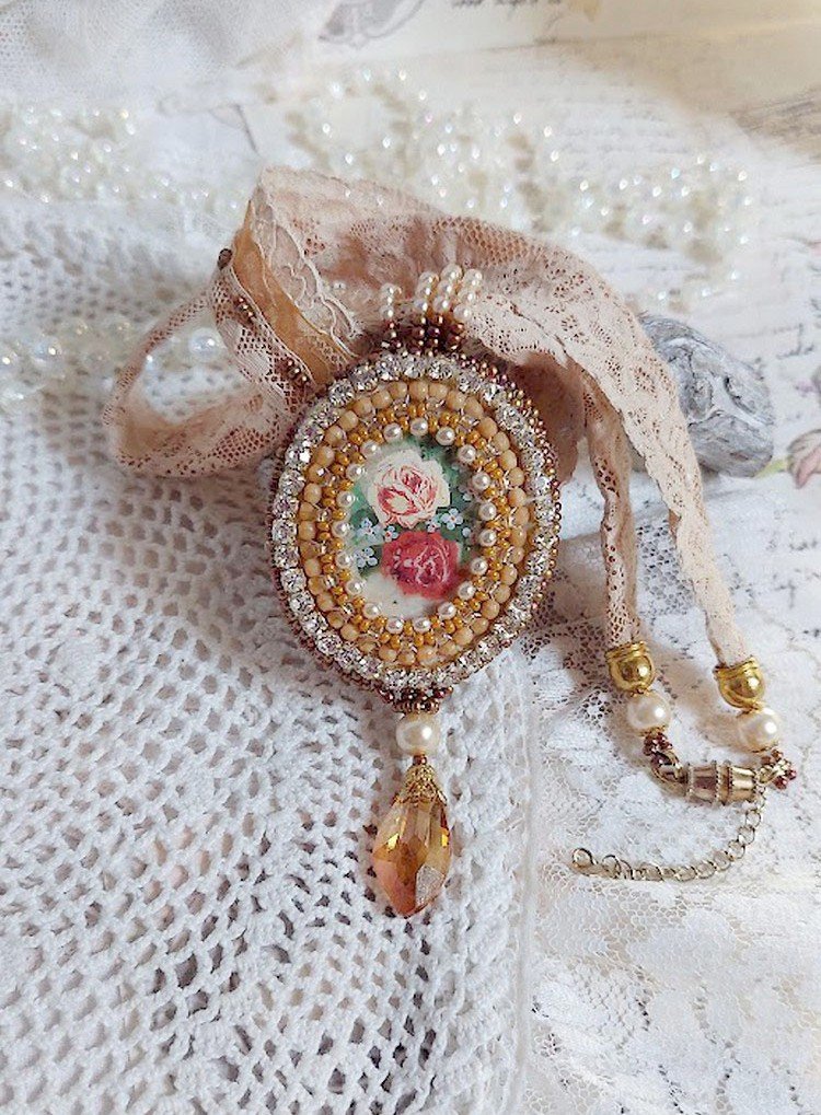 Reflets de Rosée hanger ketting, parels, Swarovski kristal en kant.