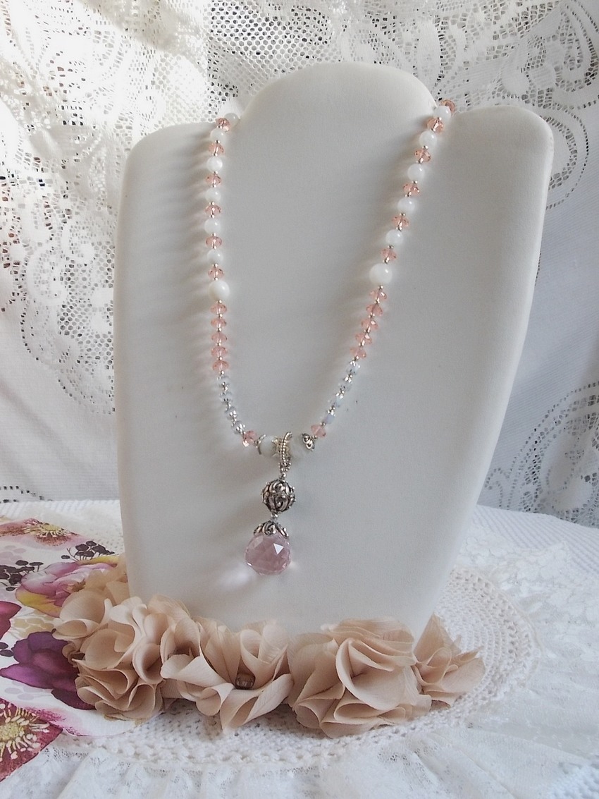 Rose Irisée hanger ketting geborduurd met Swarovski kristallen, 925 zilver en maanstenen