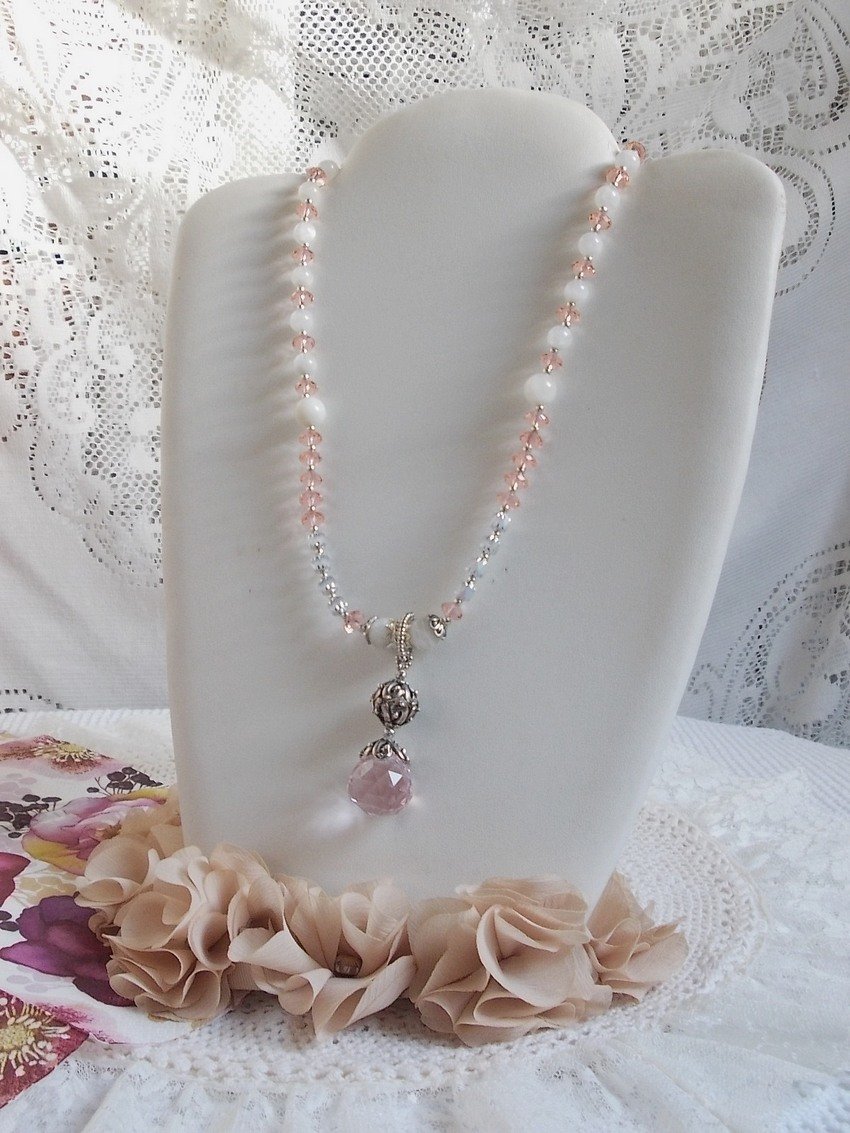 Rose Irisée hanger ketting geborduurd met Swarovski kristallen, 925 zilver en maanstenen