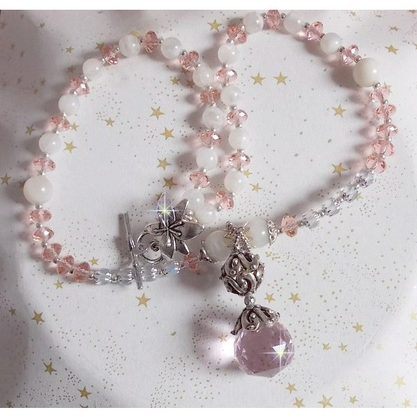 Rose Iris&eacute;e hanger ketting geborduurd met Swarovski kristallen, 925 zilver en maanstenen