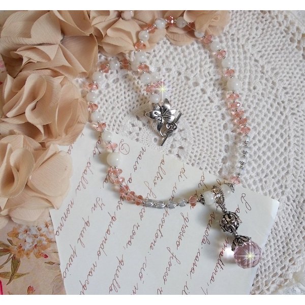 Rose Iris&eacute;e hanger ketting geborduurd met Swarovski kristallen, 925 zilver en maanstenen