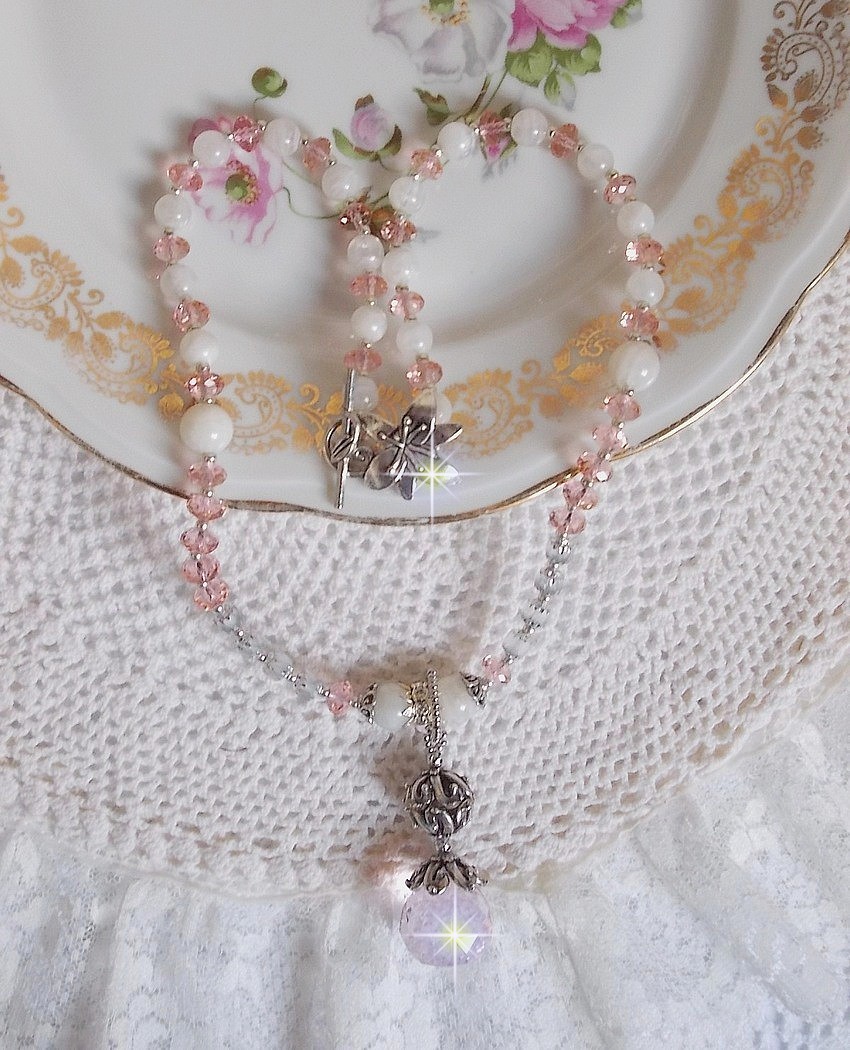 Rose Irisée hanger ketting geborduurd met Swarovski kristallen, 925 zilver en maanstenen