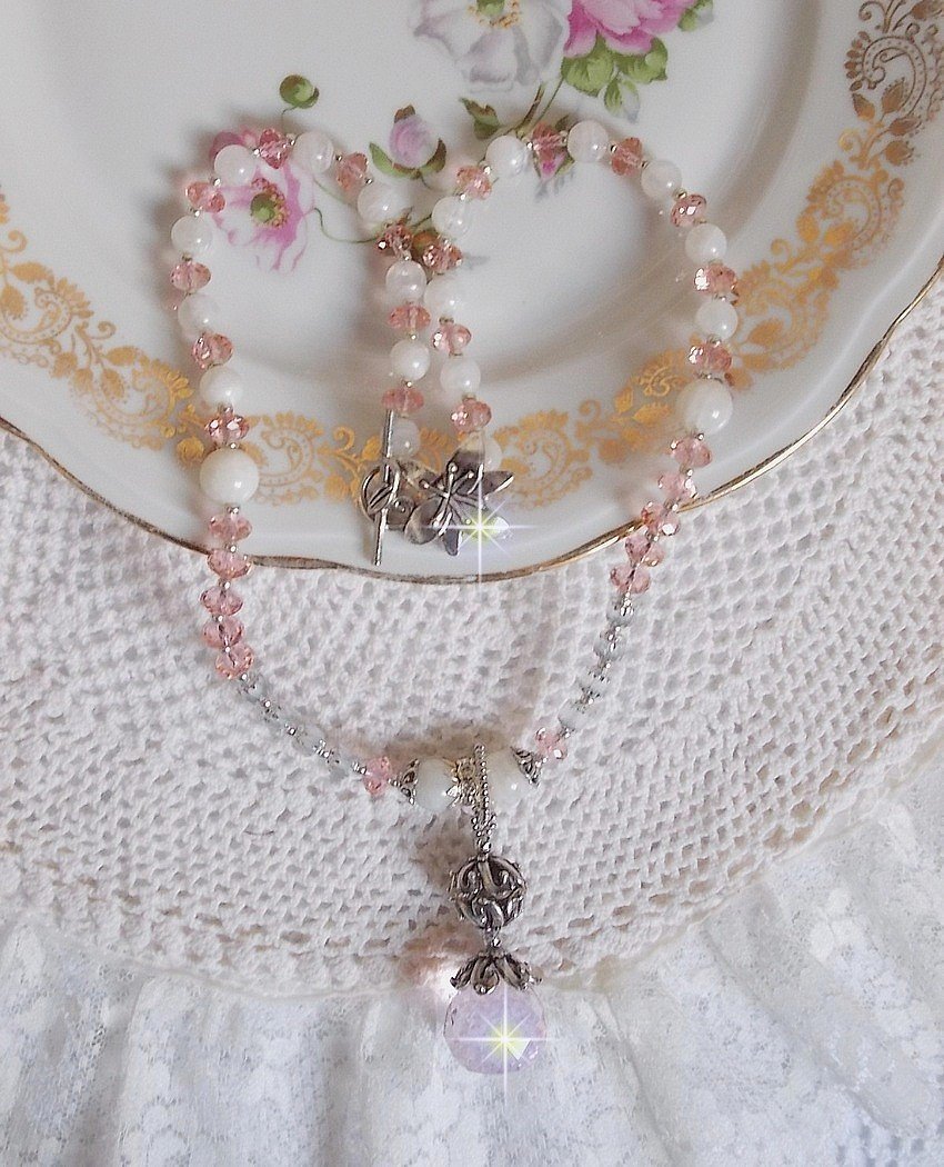 Rose Irisée hanger ketting geborduurd met Swarovski kristallen, 925 zilver en maanstenen
