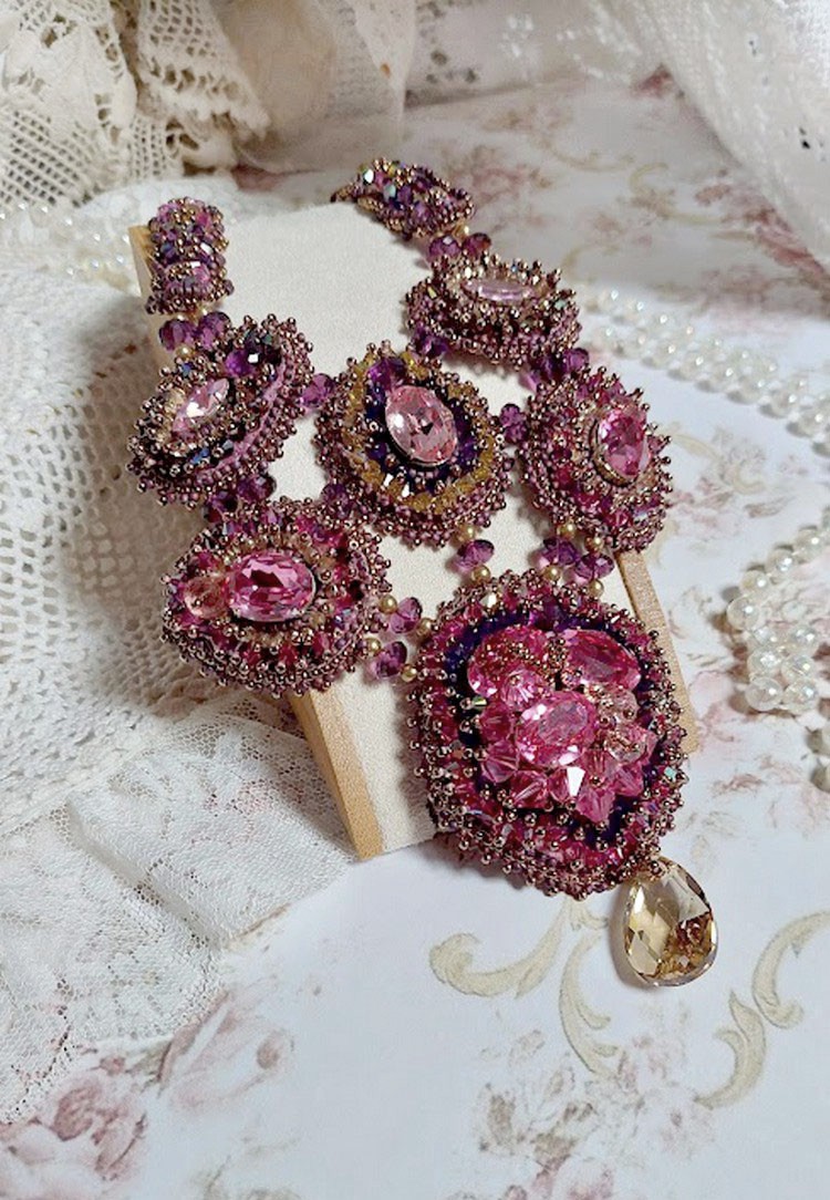 Majestic Crystal Haute-Couture Necklace met cabochons, Swarovski Crystal bicones, glazen kralen en rocailles van hoge kwaliteit.