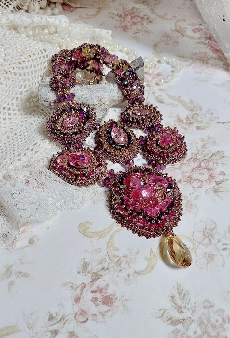 Majestic Crystal Haute-Couture Necklace met cabochons, Swarovski Crystal bicones, glazen kralen en rocailles van hoge kwaliteit.