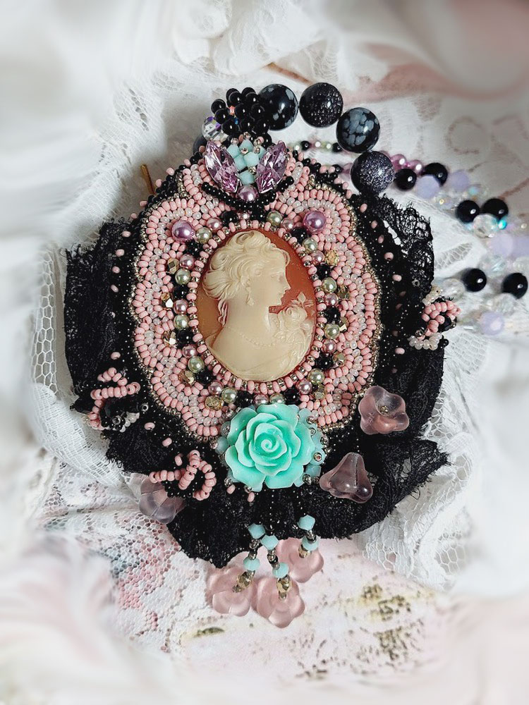 Hanger ketting Marquise geborduurd met parels, een zeer mooie kant, een weelderig juweel 