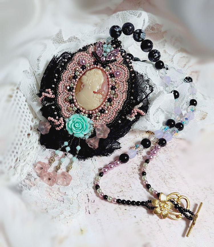 Hanger ketting Marquise geborduurd met parels, een zeer mooie kant, een weelderig juweel 