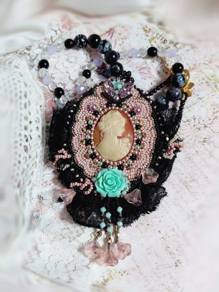 Hanger ketting Marquise geborduurd met parels, een zeer mooie kant, een weelderig juweel 