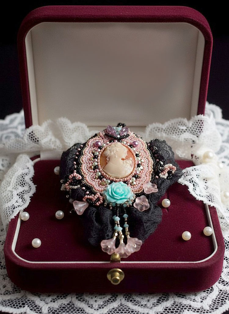 Hanger ketting Marquise geborduurd met parels, een zeer mooie kant, een weelderig juweel 