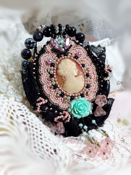 Hanger ketting Marquise geborduurd met parels, een zeer mooie kant, een weelderig juweel 