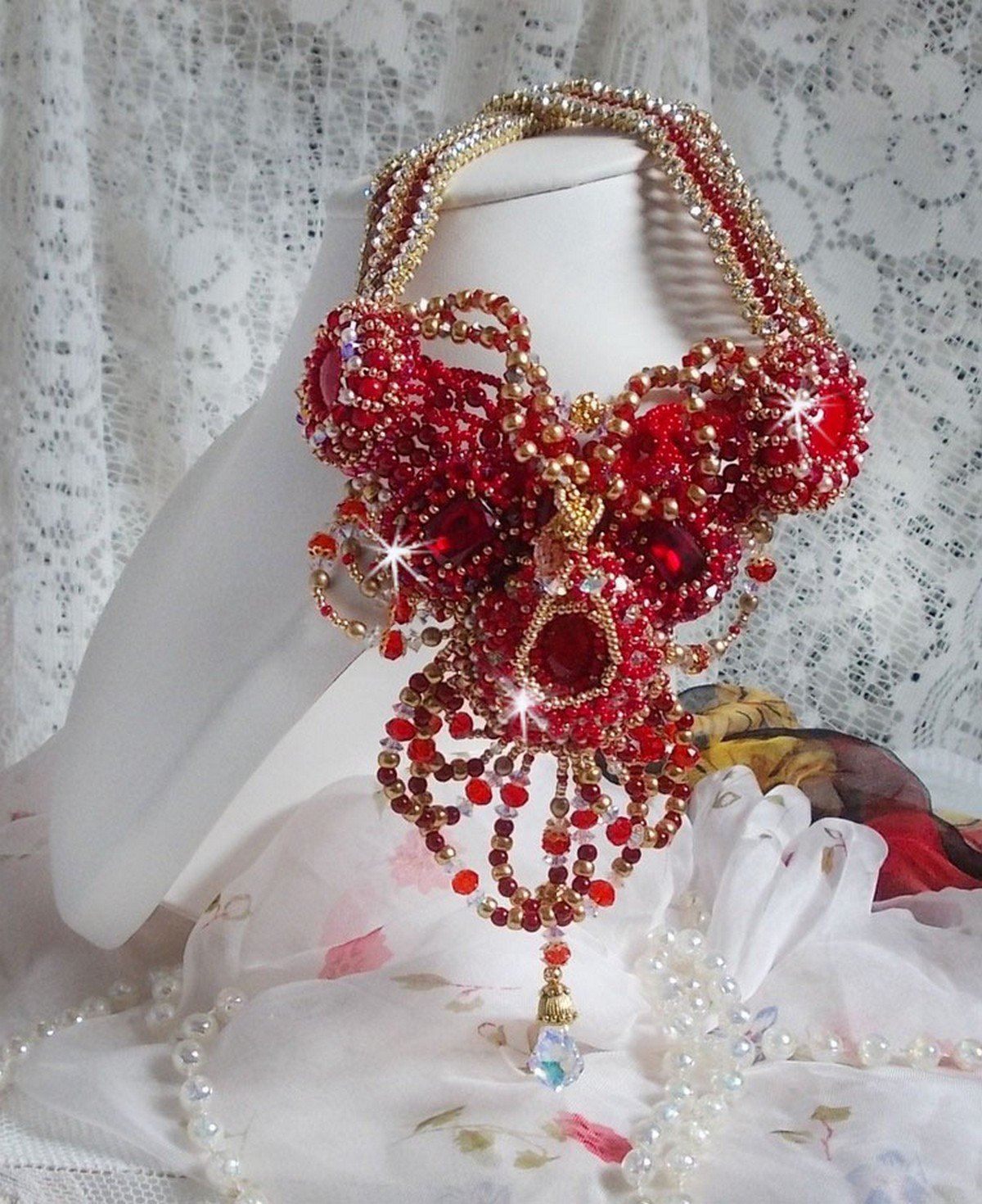 Robijnen halsketting geborduurd met rode agaat en halfedelstenen koraalkralen in Haute-Couture stijl