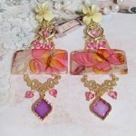 BO Soie de Rêves créées avec perles acryliques, intercalaires, pendentifs époxy et puces métal 