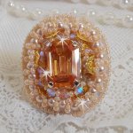 Idylle Beauty ring geborduurd met Swarovski kristallen, cabochon en parels