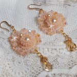 BO Idylle Beauty geborduurd met Swarovski kristallen, vergulde accessoires en rocailles