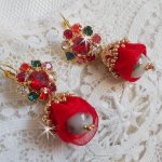 BO Mia geborduurd met Swarovski kristallen, oranje zirkonia steentjes, Fimo kralen en rocailles.