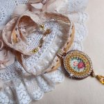 Reflets de Rosée hanger ketting, parels, Swarovski kristal en kant.