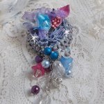 Mademoisellle Bluse Haute-couture broche geborduurd met Swarovski kristallen, parels, Lucite bloemen en prachtige rocailles.