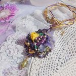Lady Romantic hanger geborduurd met paars kant, vergulde accessoires, Miyuki rocailles, diverse kwaliteitskralen