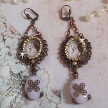 BO Blondy Roses gemaakt met PureCrystal cabochons, vergrootglas cabochons, medaillons en een strass ketting.