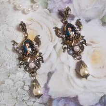BO Madonna gemaakt met PureCrystal cabochons, vergrootglas cabochons, wolkenstempels en bronzen accessoires.