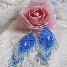 BO Soft Blue Dreams gemaakt met kwaliteitszaadjes in saffierblauw, hemelsblauw en zilver met 925/1000 zilveren oorhaken.
