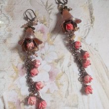 BO Corail Roses Sauvages  créées avec boutons de Roses en verre, cristaux, fleurs lucites peintes à la main, coupelles et dormeuses en laiton