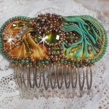 Venetiaanse maankam geborduurd met zijden lint, Swarovski kristallen, magische kralen en rocailles
