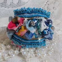 Far West manchet armband geborduurd met denim stof, edelsteen kralen: Sodaliet, Agatha, keramische kralen, Boheemse glazen kralen en rocailles.