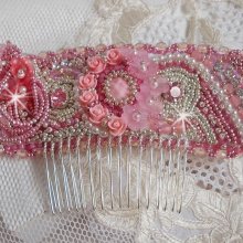 Magnolia kam geborduurd met Swarovski kristallen, resin kralen en Miyuki rocailles.