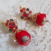 BO Mia geborduurd met Swarovski kristallen, oranje zirkonia steentjes, Fimo kralen en rocailles.