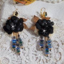 BO Zwarte en gouden dromenvanger kwastjes geborduurd met fijn kant en Swarovski kristallen