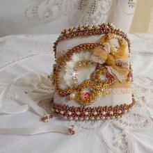 Reflets de Rosée manchet armband geborduurd met parels, Swarovski kristallen, rocailles en antiek kant
