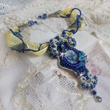 Haute-Couture Blue Palace hanger ketting met gekleurde rocailles en Swarovski kristallen