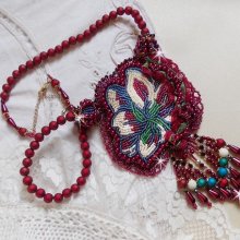 Ketting Enchantement d'Automne geborduurd met Bordeauxse parels, kant, diverse parels en rocailles