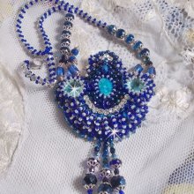 Paris Divine ketting geborduurd met Swarovski kristallen, Boheemse kristalkralen en rocailles. 