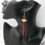 Solo lange vergulde bungelende oorbel Rood leer of kleur naar keuze