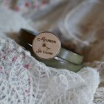 Dubbele lederen armband met gegraveerde houten cabochon die kan worden gepersonaliseerd