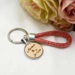 Gepersonaliseerde gegraveerde houten cabochonsleutelhanger en touwlus in verschillende kleuren