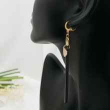 Solo lange bungelende oorbel in goud Leer Zwart of kleur naar keuze