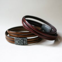 Dubbel gedraaide leren armband met etnische magnetische sluiting om te personaliseren