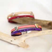 Leren armband in duo met hartvormige lussen, personaliseerbaar voor vrouwen 