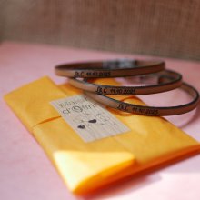 Set van 20 leren armbanden zelfs gegraveerd voor Save the date of huwelijksgast geschenken