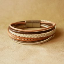 Multi lederen manchet armband voor dames in beige tinten